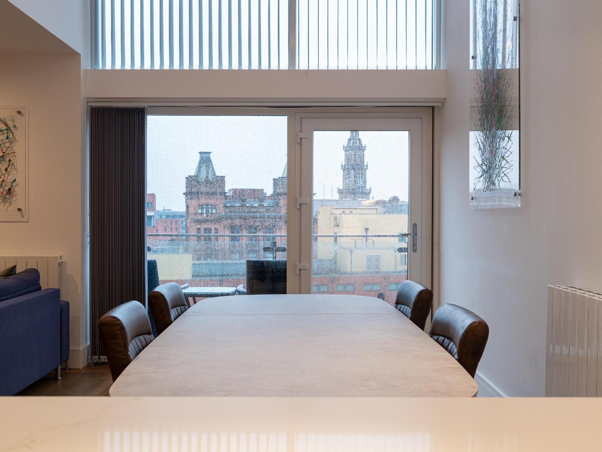 City Centre Apartment With Free Secure Underground Parking — Photos 3