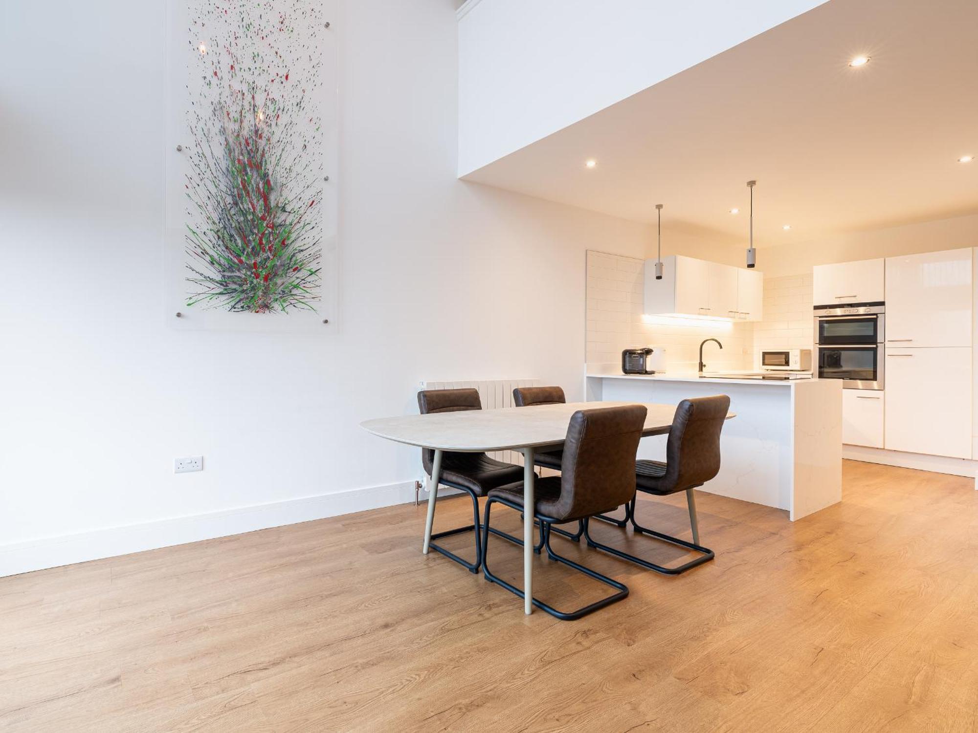 City Centre Apartment With Free Secure Underground Parking, Glasgow